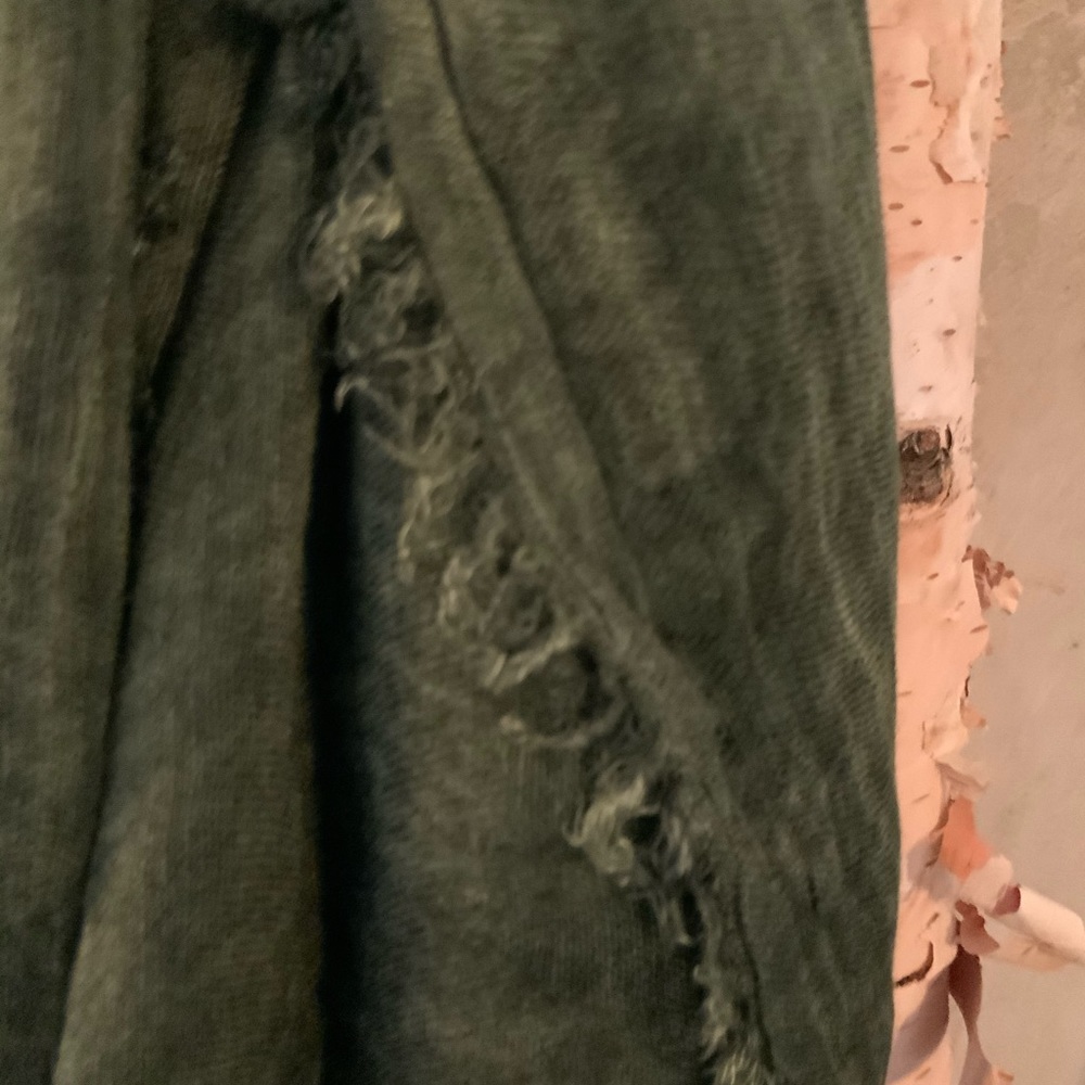 Earthy cotton scarf in forest green unisex wrap - Picture 5 of 5